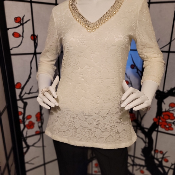 LA VANYA BEAUTIFUL LACY LADIES TOP SIZE MEDIUM/JEWELED PEARL NECKLIN - Picture 8 of 10